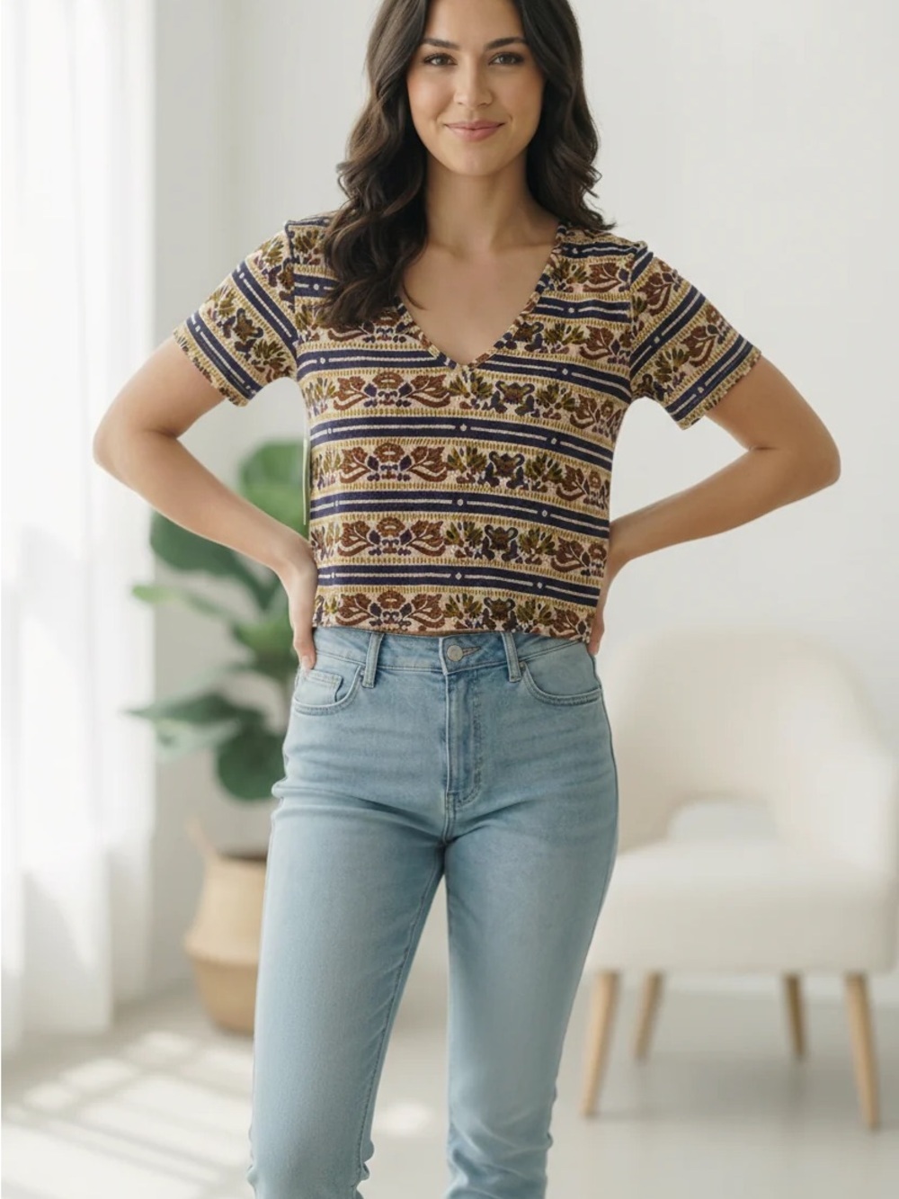 V‑Neck Floral Stripe Crop Top in Brown & Navy - Picture 3 of 3